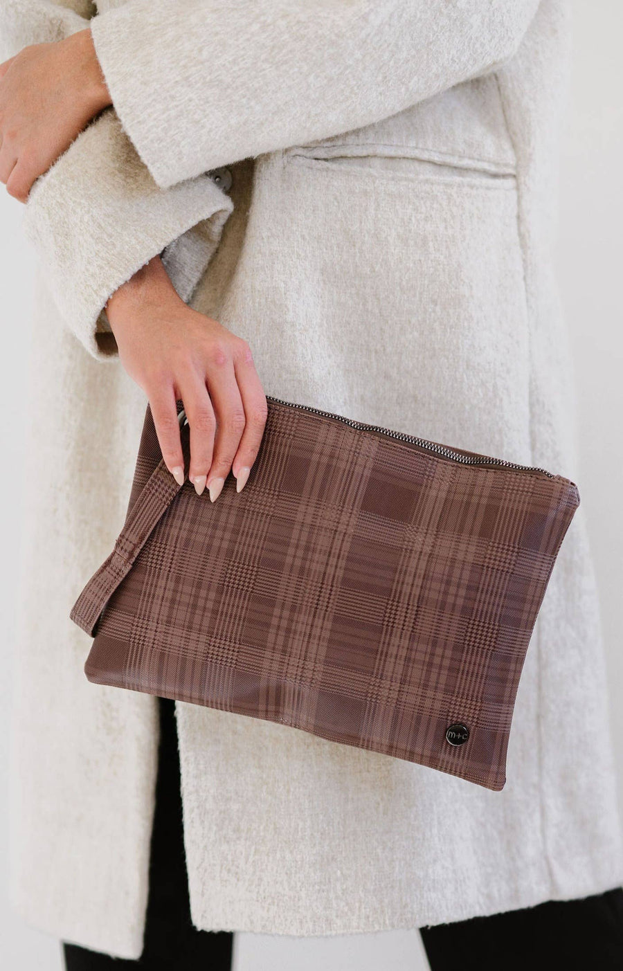 modern+chic - Molly Oversized Cometic Clutch Travel Pouch: Cognac