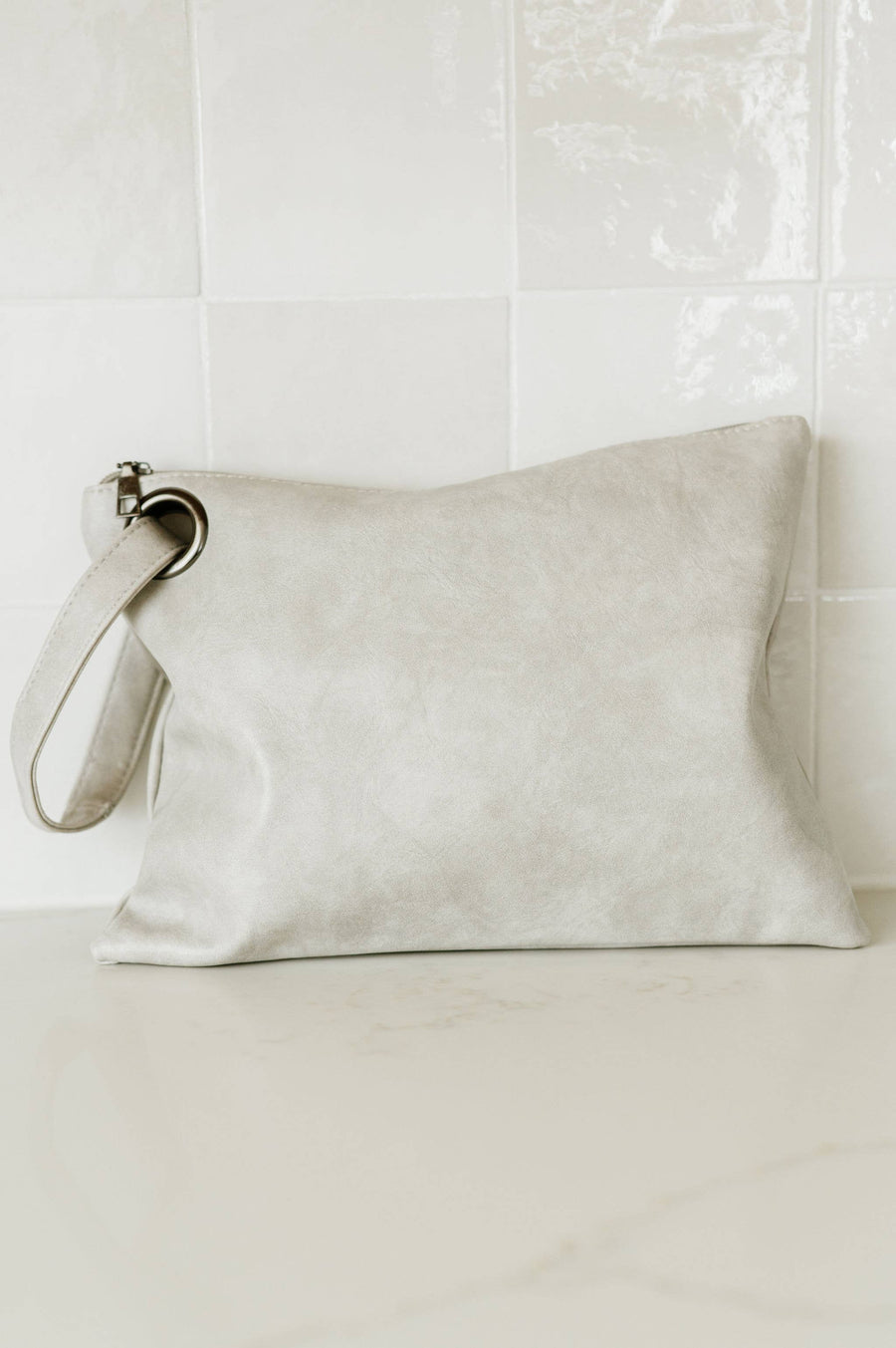 modern+chic - Alexa Oversized Travel Clutch: Black