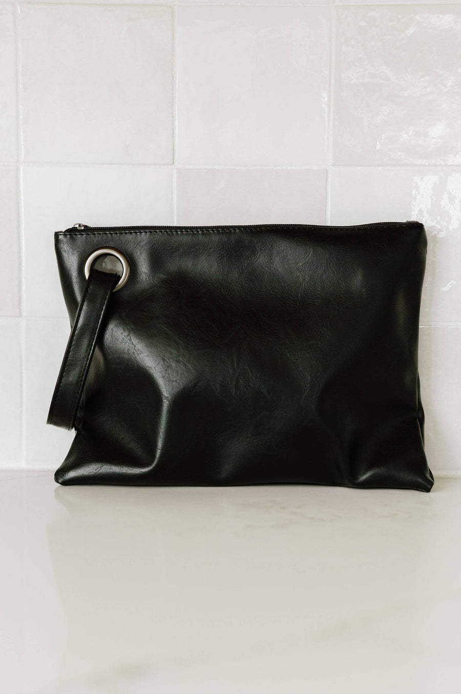 modern+chic - Alexa Oversized Travel Clutch: Black