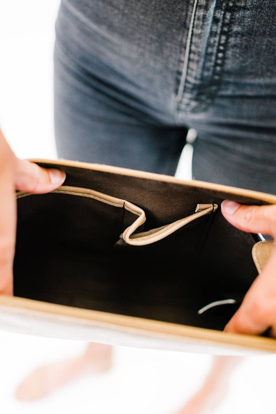 modern+chic - Alexa Oversized Travel Clutch: Black