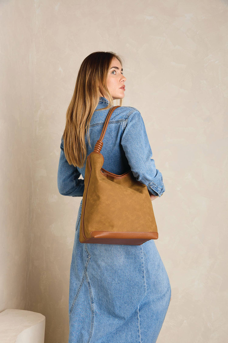 Jen & Co. - Harper Distressed Hobo w/ Inner Pouch: Brown