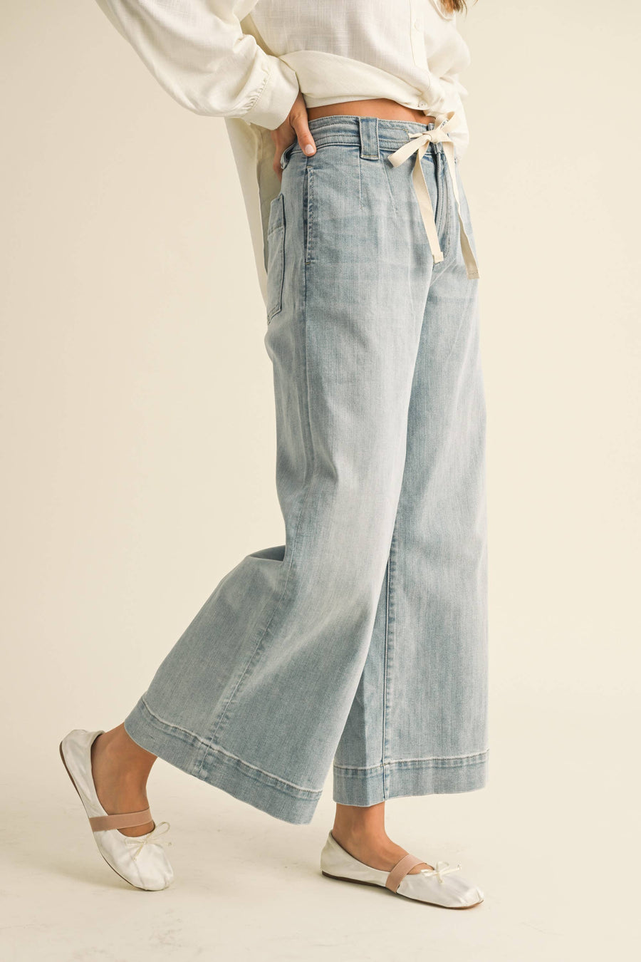 WASHED DENIM WITH TIE FRONT PANTS: DENIM / L