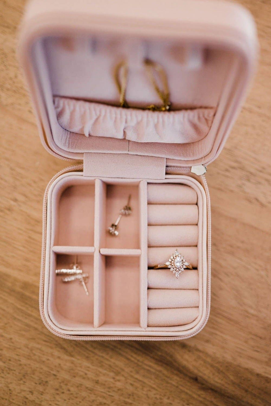 modern+chic - Christina Jewelry Case: Matte Blush