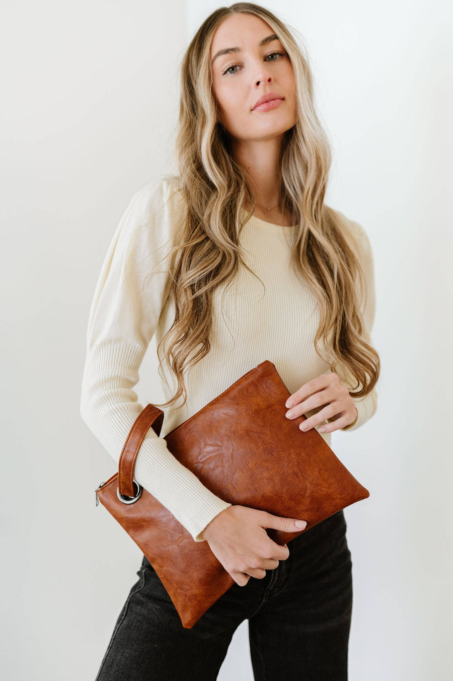 modern+chic - Alexa Oversized Travel Clutch: Black