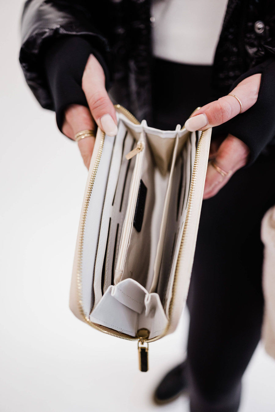 modern+chic - Ainsley Wallet: Brown Pinwheel