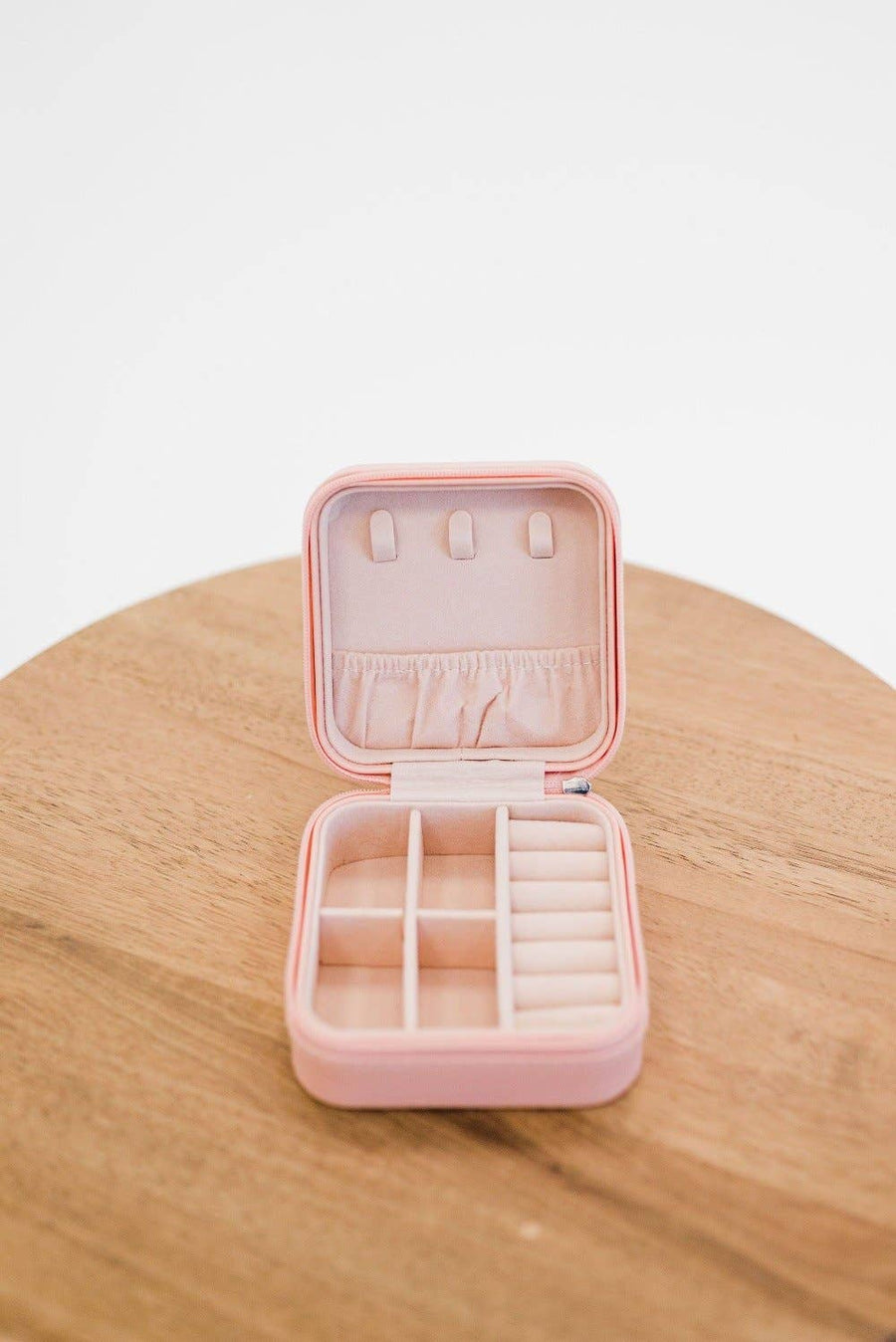 modern+chic - Christina Jewelry Case: Matte Blush