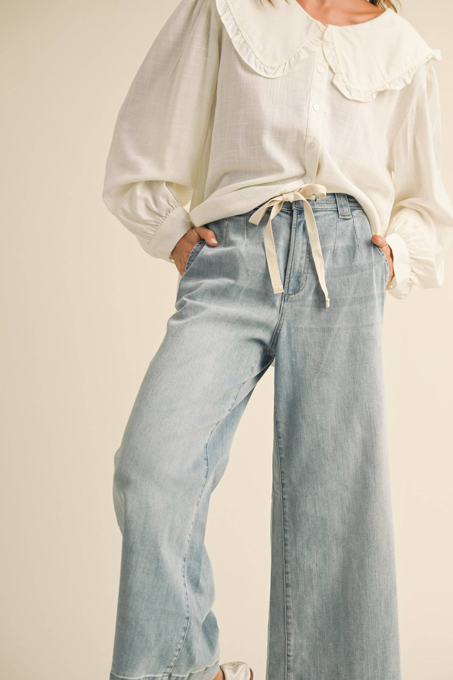 WASHED DENIM WITH TIE FRONT PANTS: DENIM / L
