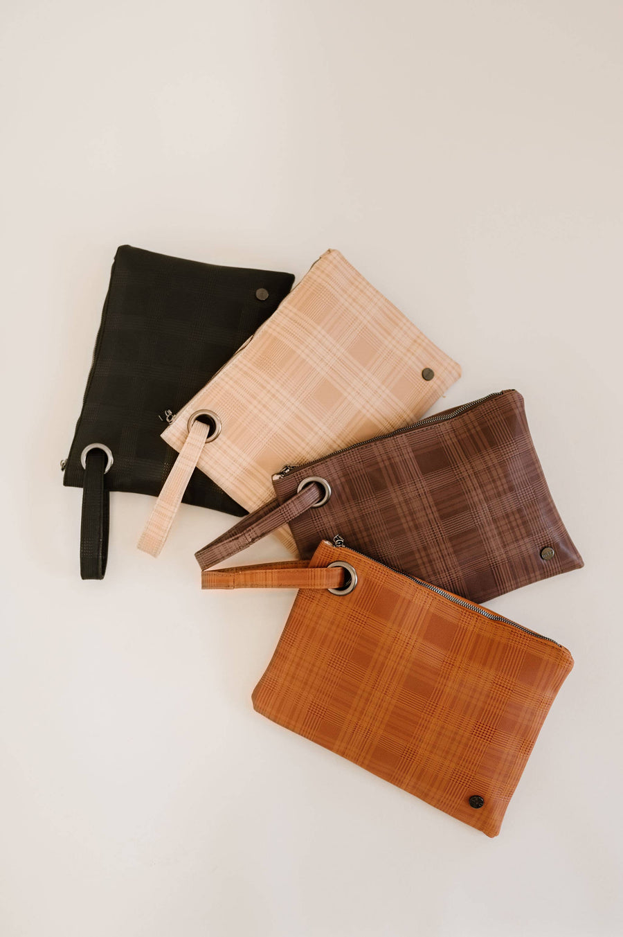 modern+chic - Molly Oversized Cometic Clutch Travel Pouch: Cognac