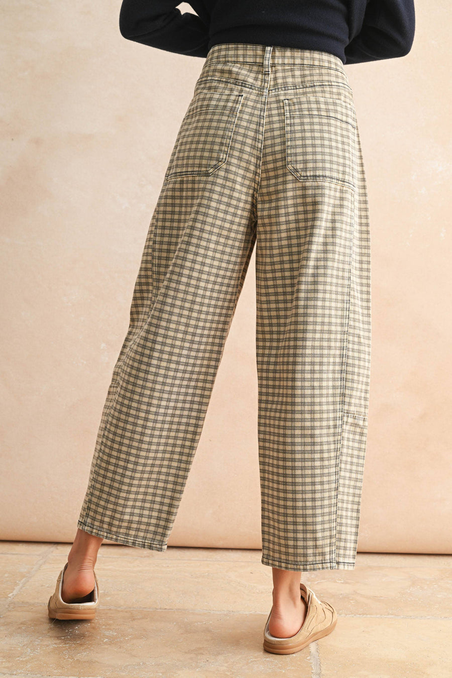 MIOU MUSE - P5936   MINI CHECKER PATTERN BARREL PANTS: TAN/BROWN / L