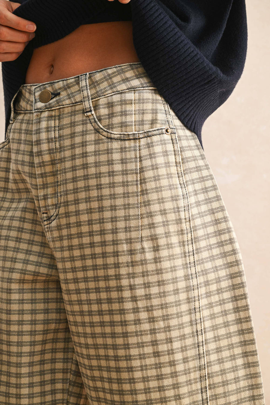 MIOU MUSE - P5936   MINI CHECKER PATTERN BARREL PANTS: TAN/BROWN / L