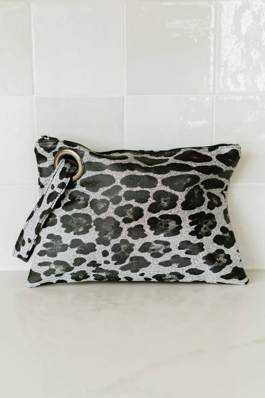 modern+chic - Alexa Oversized Travel Clutch: Black