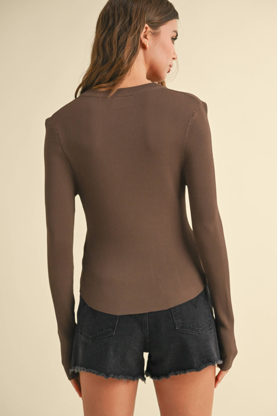 RIBBED LONG SLEEVE BASIC TOP: COFFEE