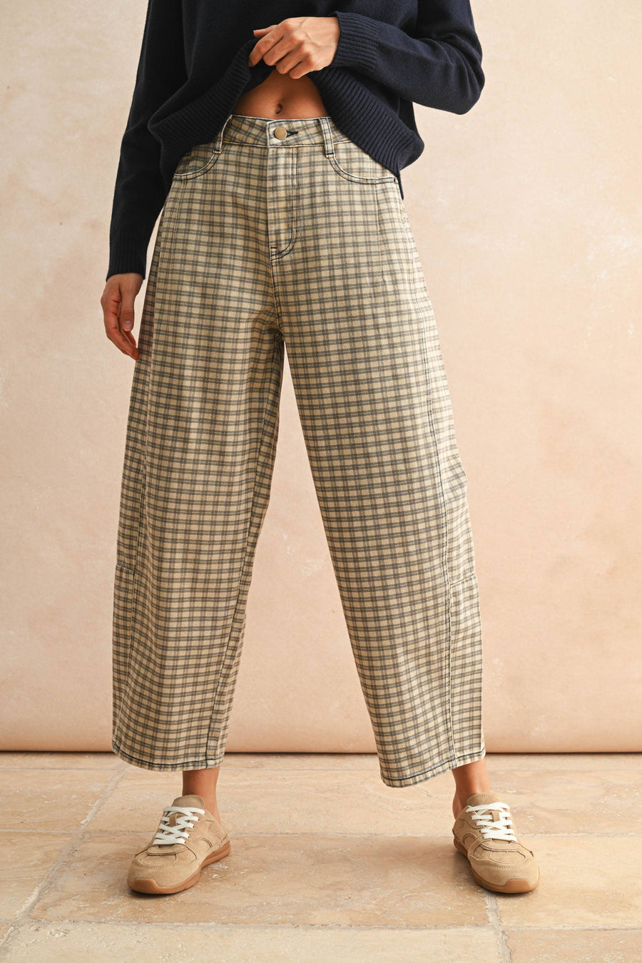 MIOU MUSE - P5936   MINI CHECKER PATTERN BARREL PANTS: TAN/BROWN / L