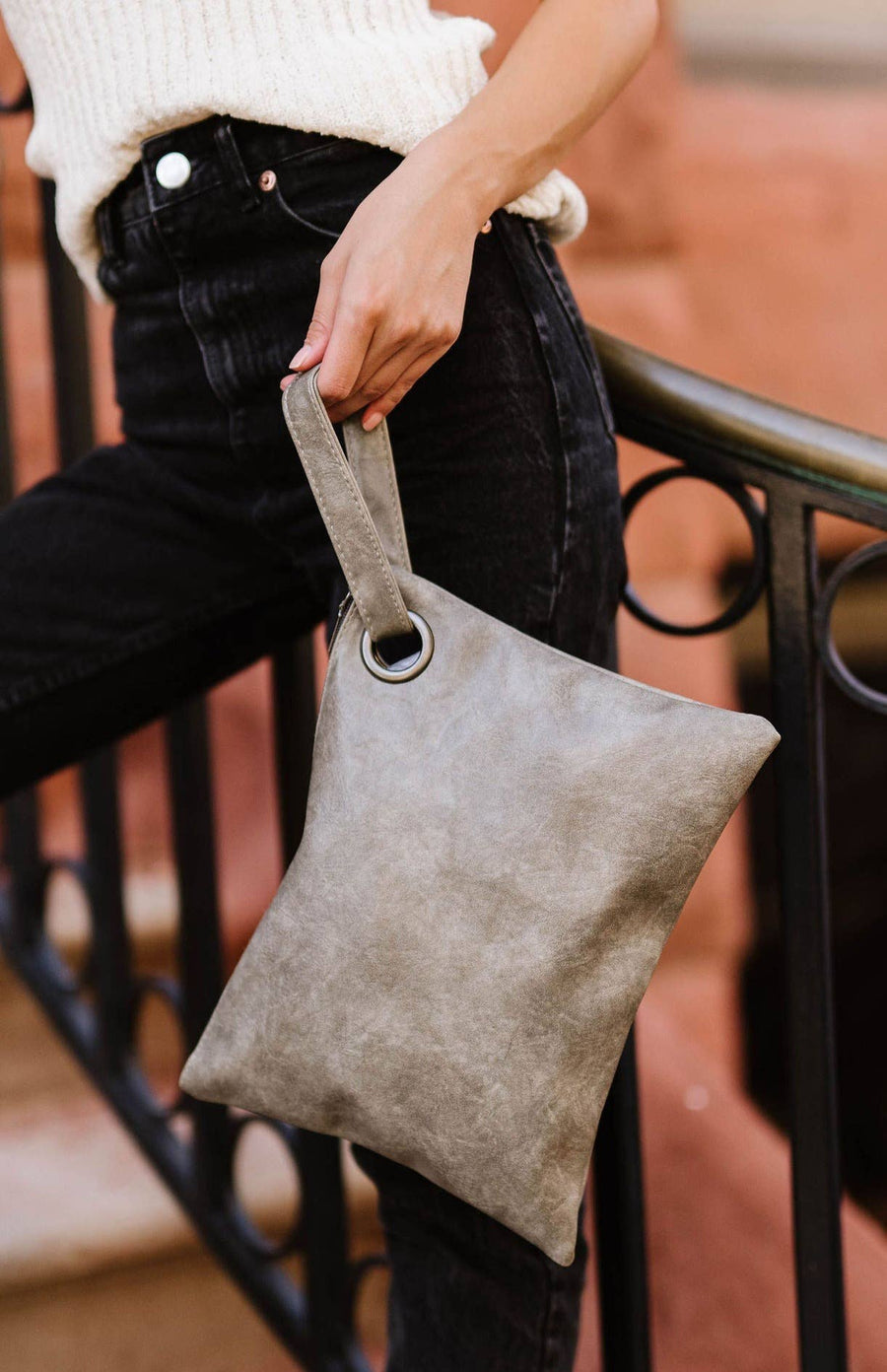 modern+chic - Alexa Oversized Travel Clutch: Black