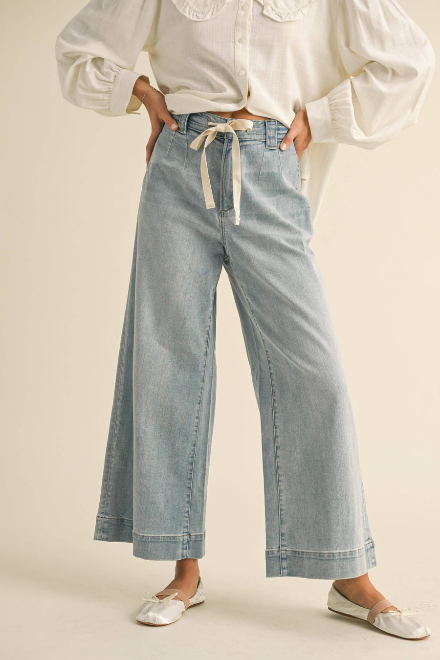 WASHED DENIM WITH TIE FRONT PANTS: DENIM / L