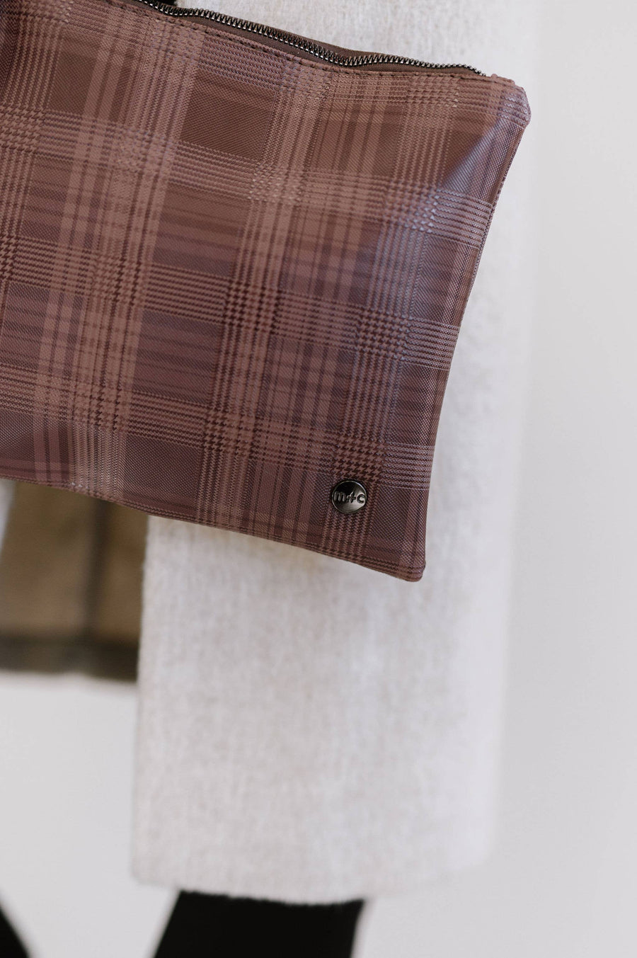 modern+chic - Molly Oversized Cometic Clutch Travel Pouch: Cognac