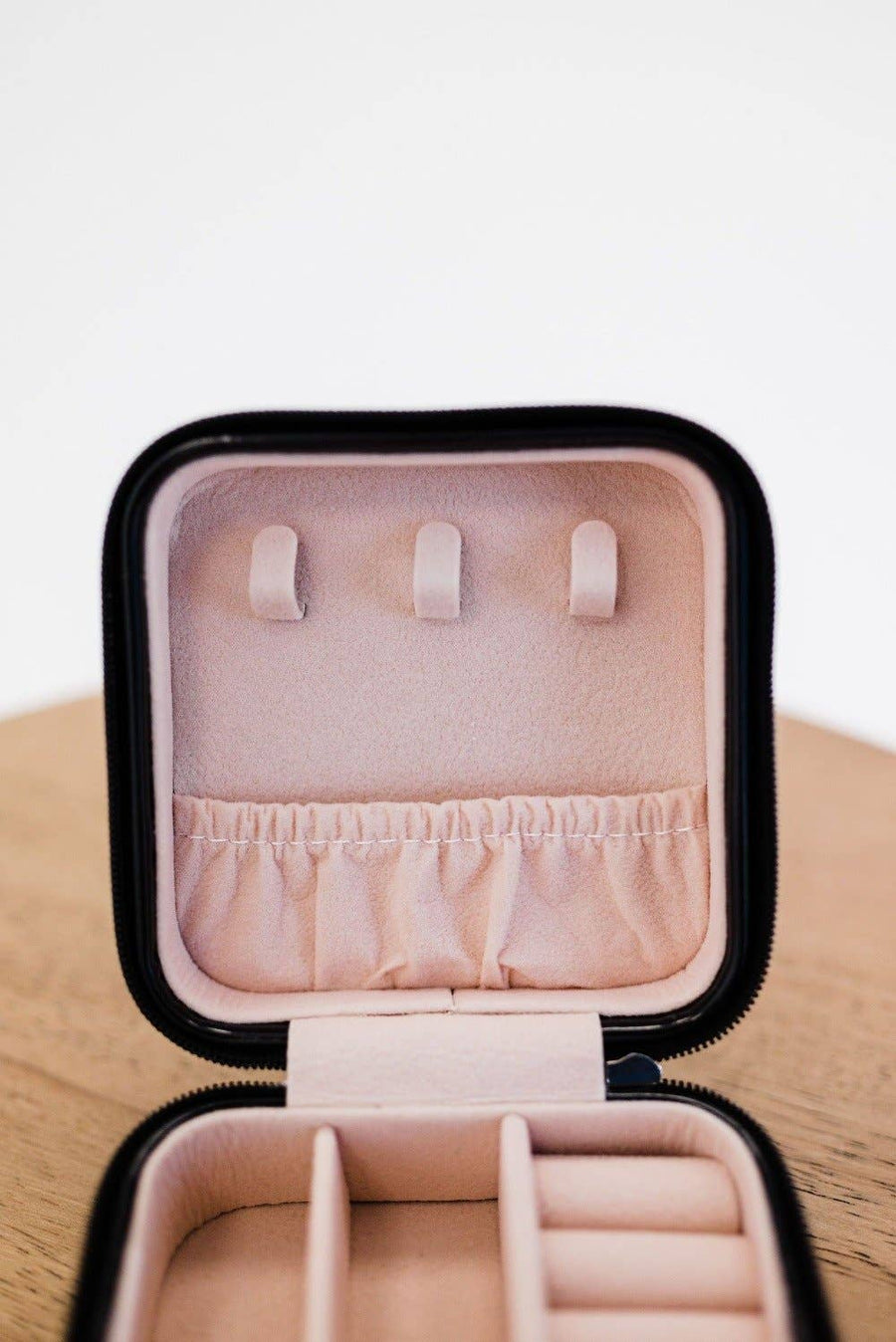 modern+chic - Christina Jewelry Case: Matte Blush