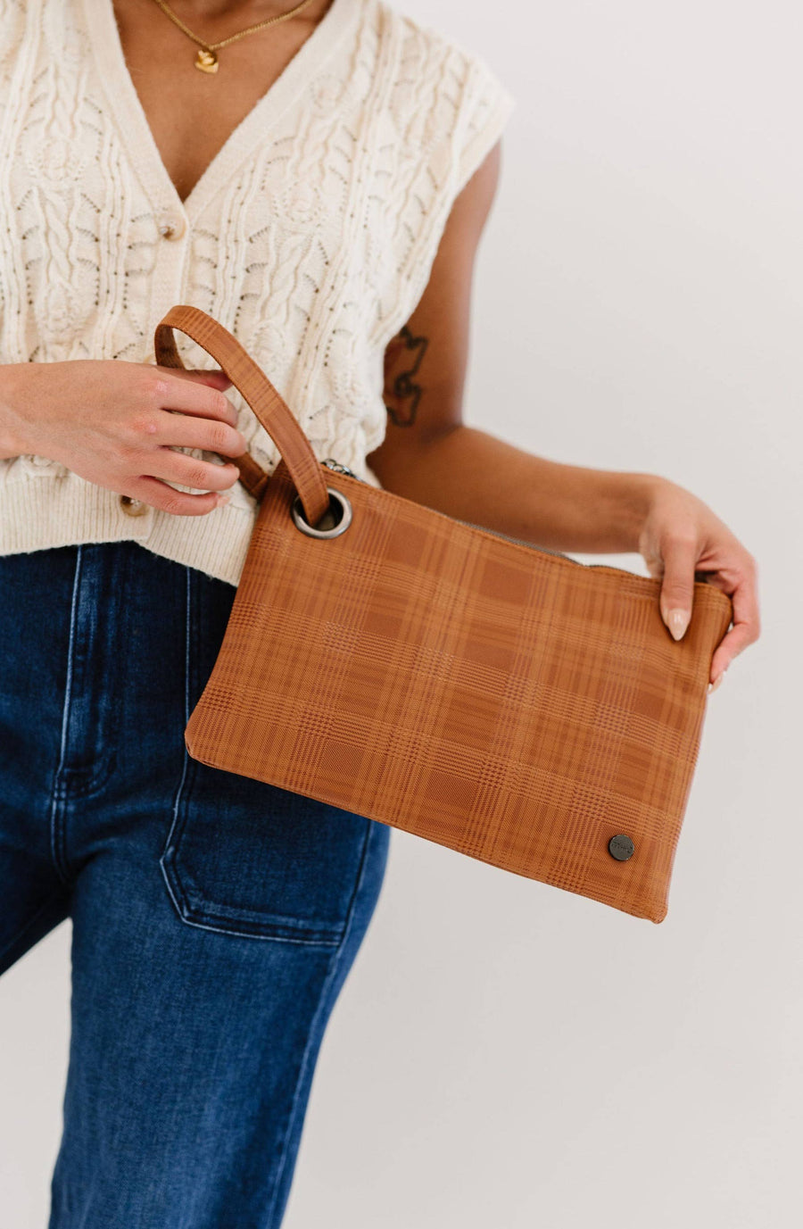 modern+chic - Molly Oversized Cometic Clutch Travel Pouch: Cognac