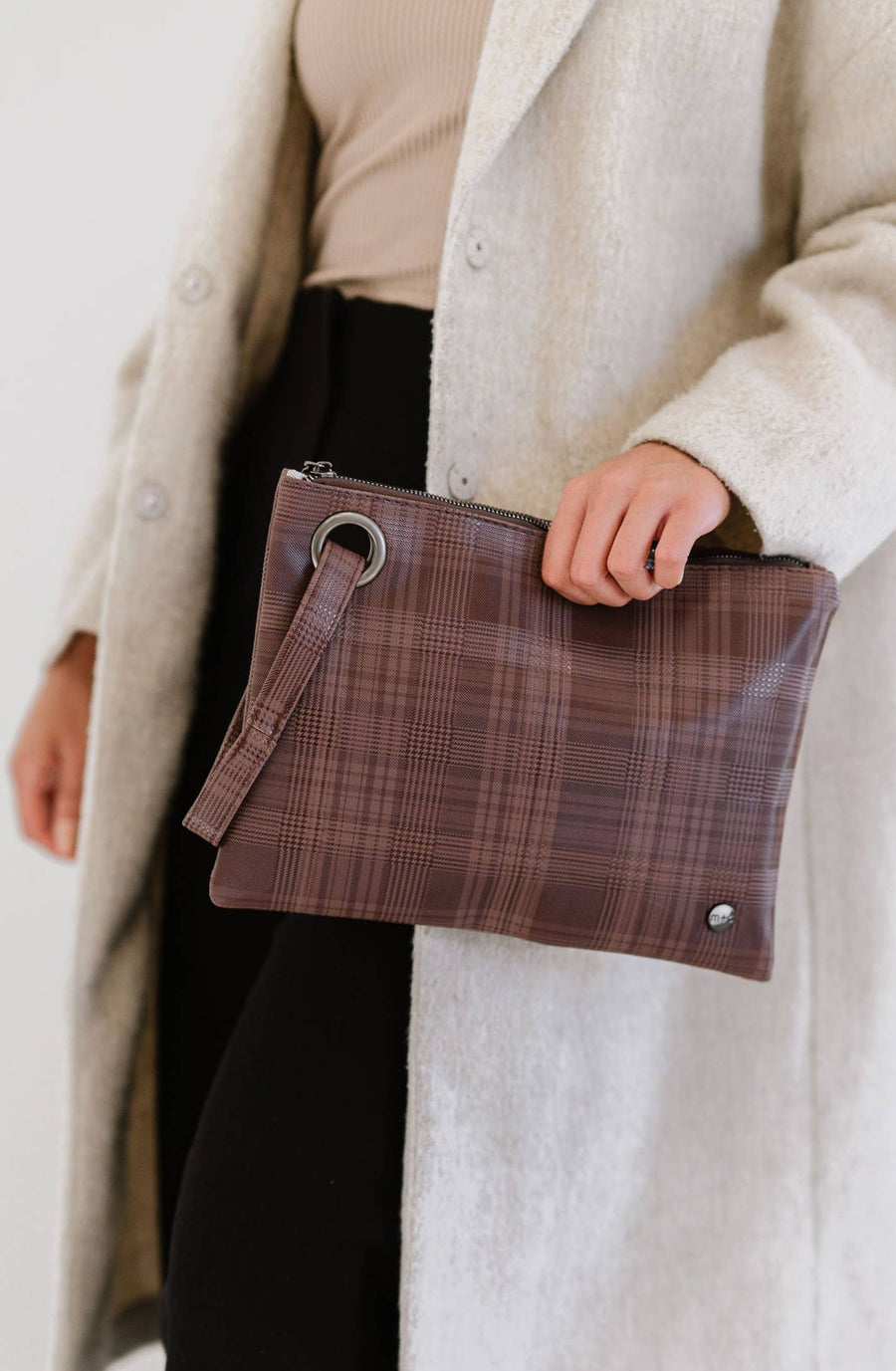 modern+chic - Molly Oversized Cometic Clutch Travel Pouch: Cognac