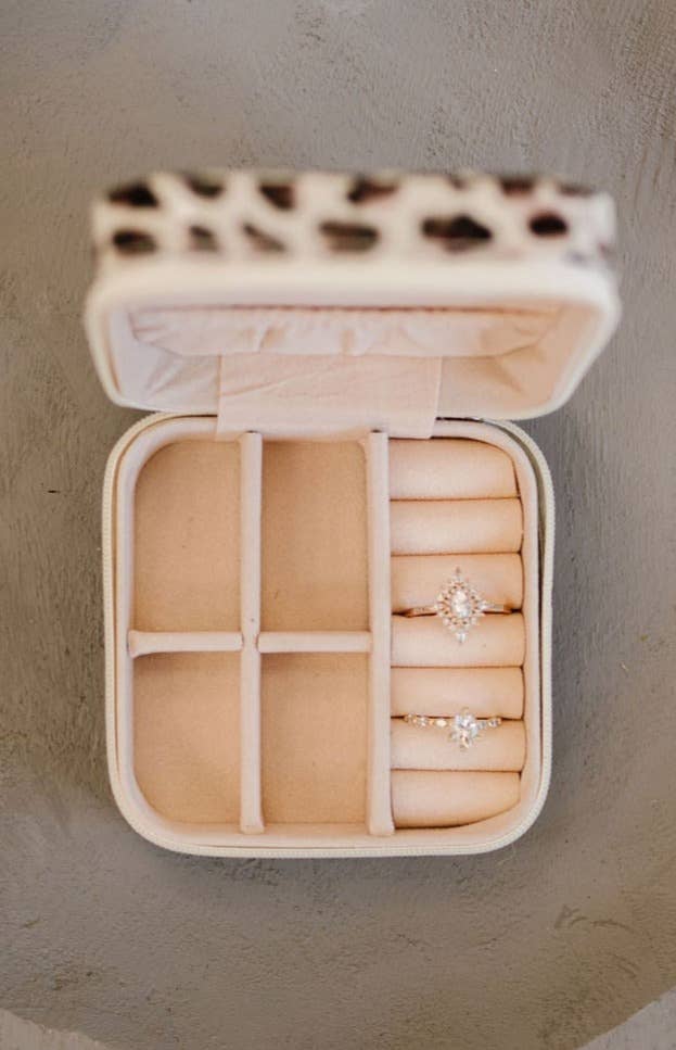 modern+chic - Christina Jewelry Case: Matte Blush