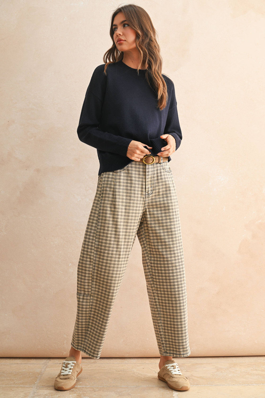 MIOU MUSE - P5936   MINI CHECKER PATTERN BARREL PANTS: TAN/BROWN / L