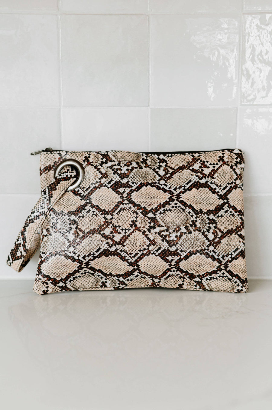 modern+chic - Alexa Oversized Travel Clutch: Black