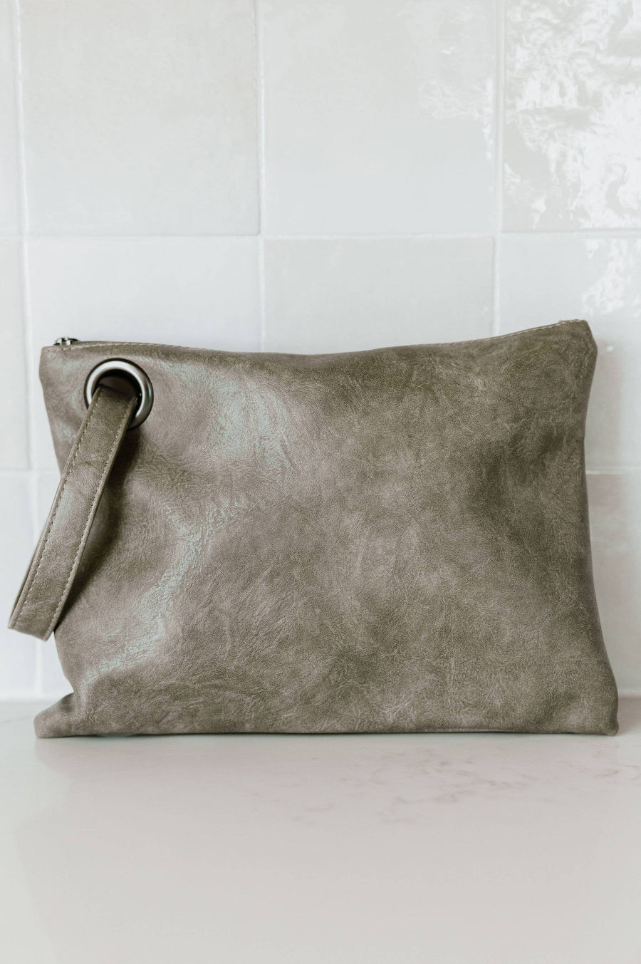 modern+chic - Alexa Oversized Travel Clutch: Black
