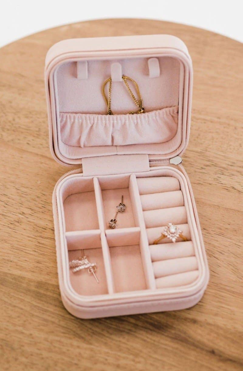 modern+chic - Christina Jewelry Case: Matte Blush