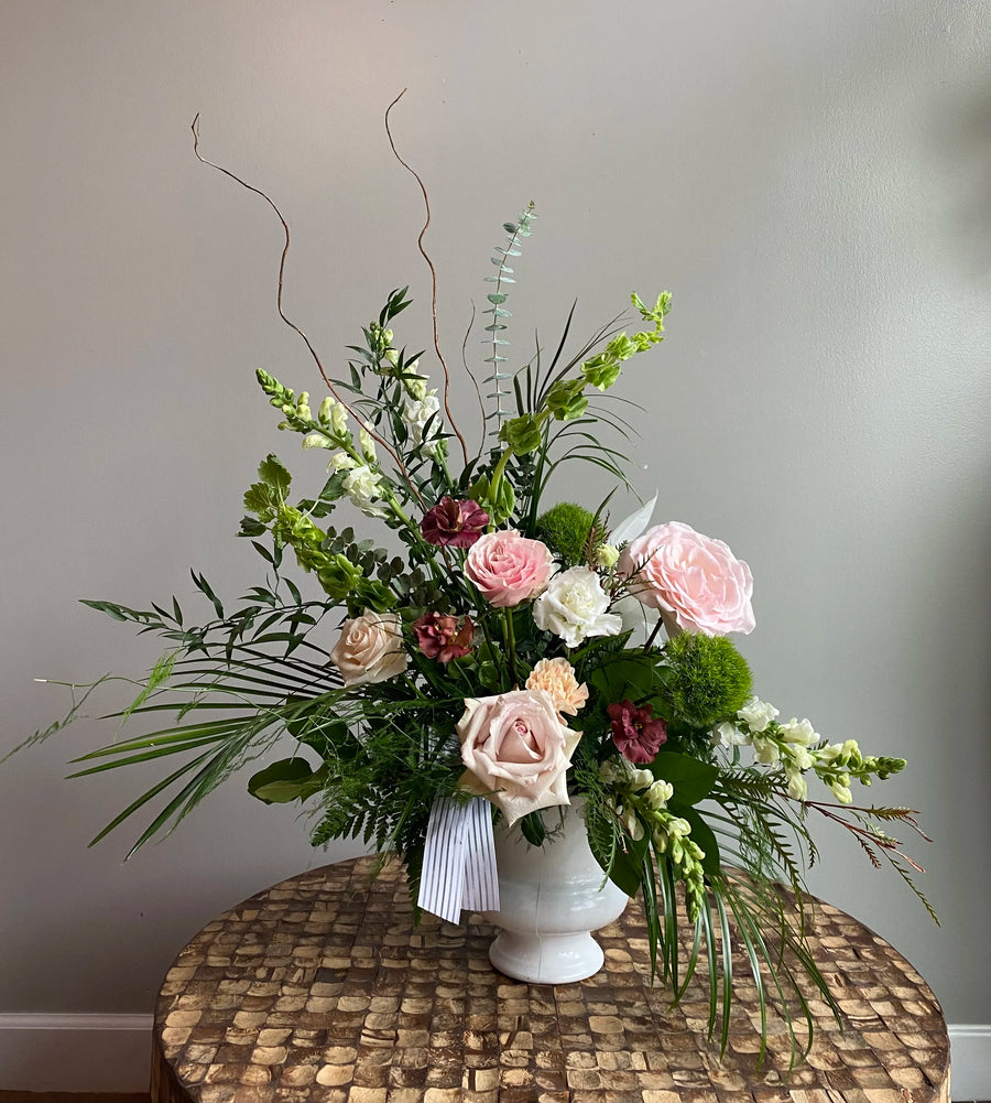 Small Urn Sympathy Design - Feminine